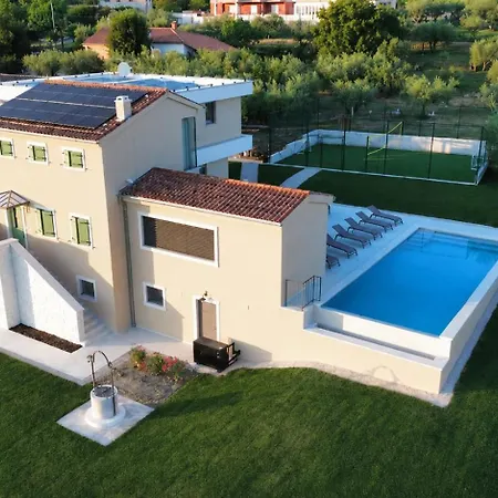 Veris Max 20 Guests With Private Playground *